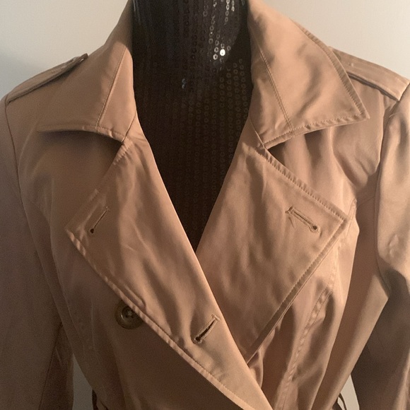 🎉HOST PICK🎉 Roz & Ali Tan Trench Coat - Picture 4 of 7